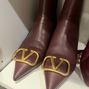 Valentino Garavani V logo stiletto ankle boots burgundy leather